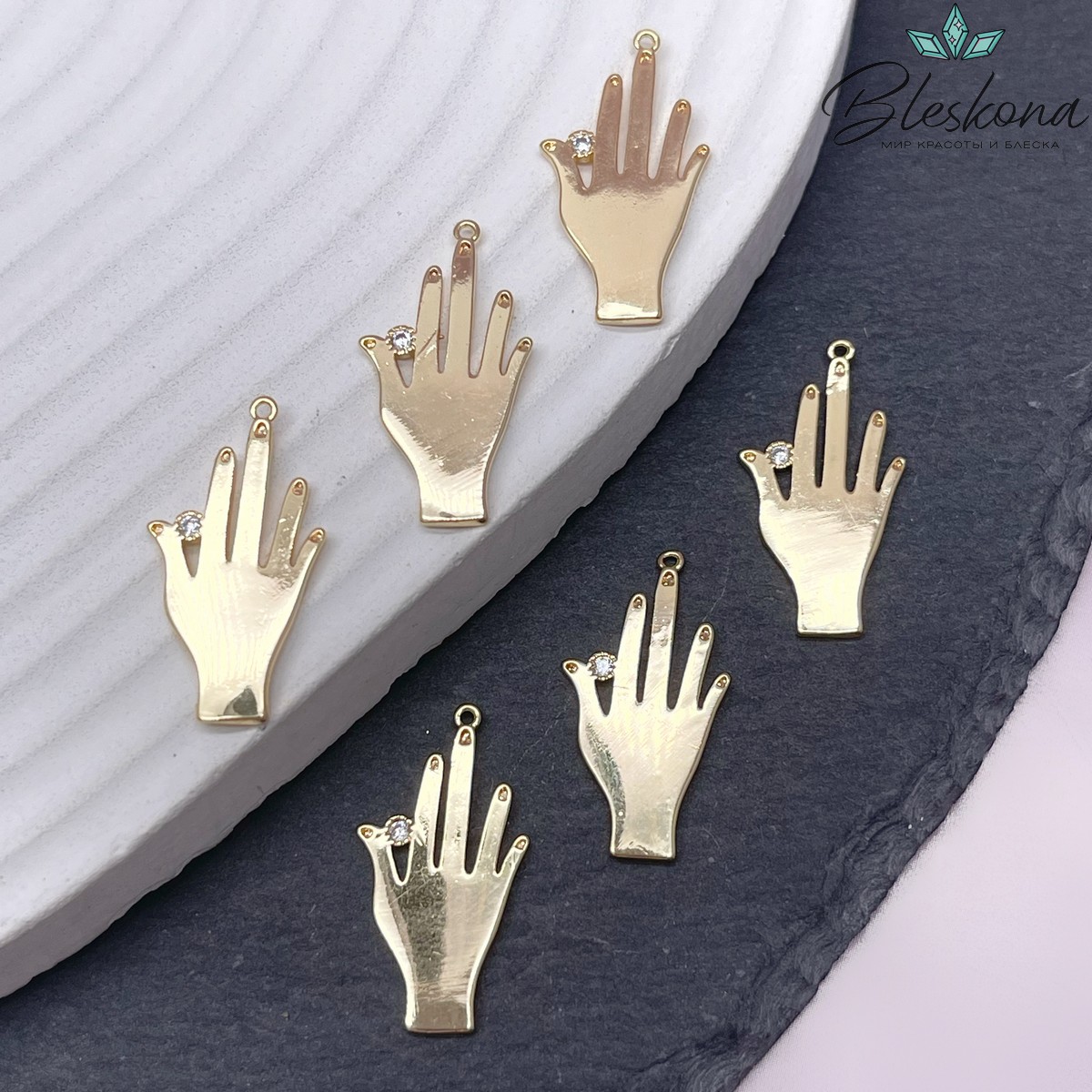 11,8*22,5мм, Цвет золото,Подвеска рука циркон 