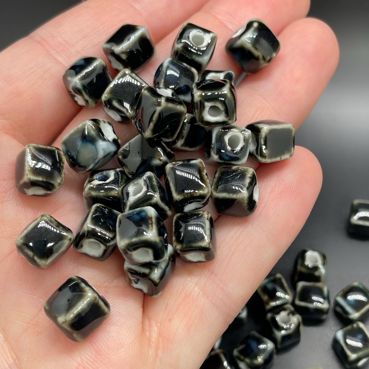 8 мм Бусина куб, керамика цвет черный