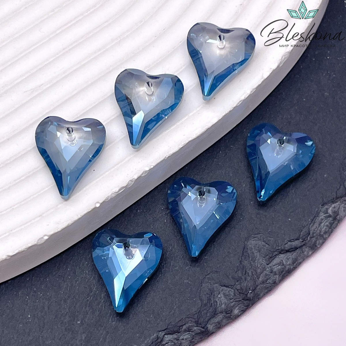 17,5*14,5 мм, Подвеска сердце стекло белое с переливом (Denim blue) уп. 2 шт АКЦИЯ