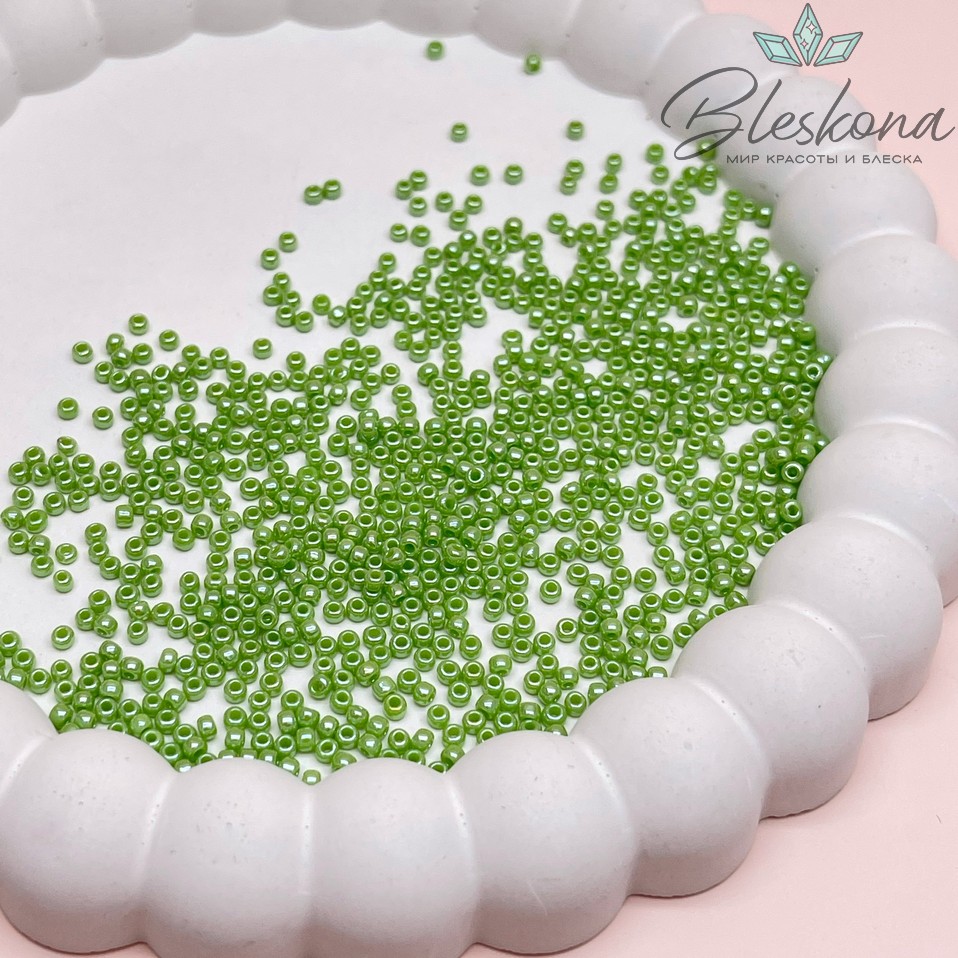 Бисер TOHO round 11/0 цвет №130L (оттенок светло-зеленого)
