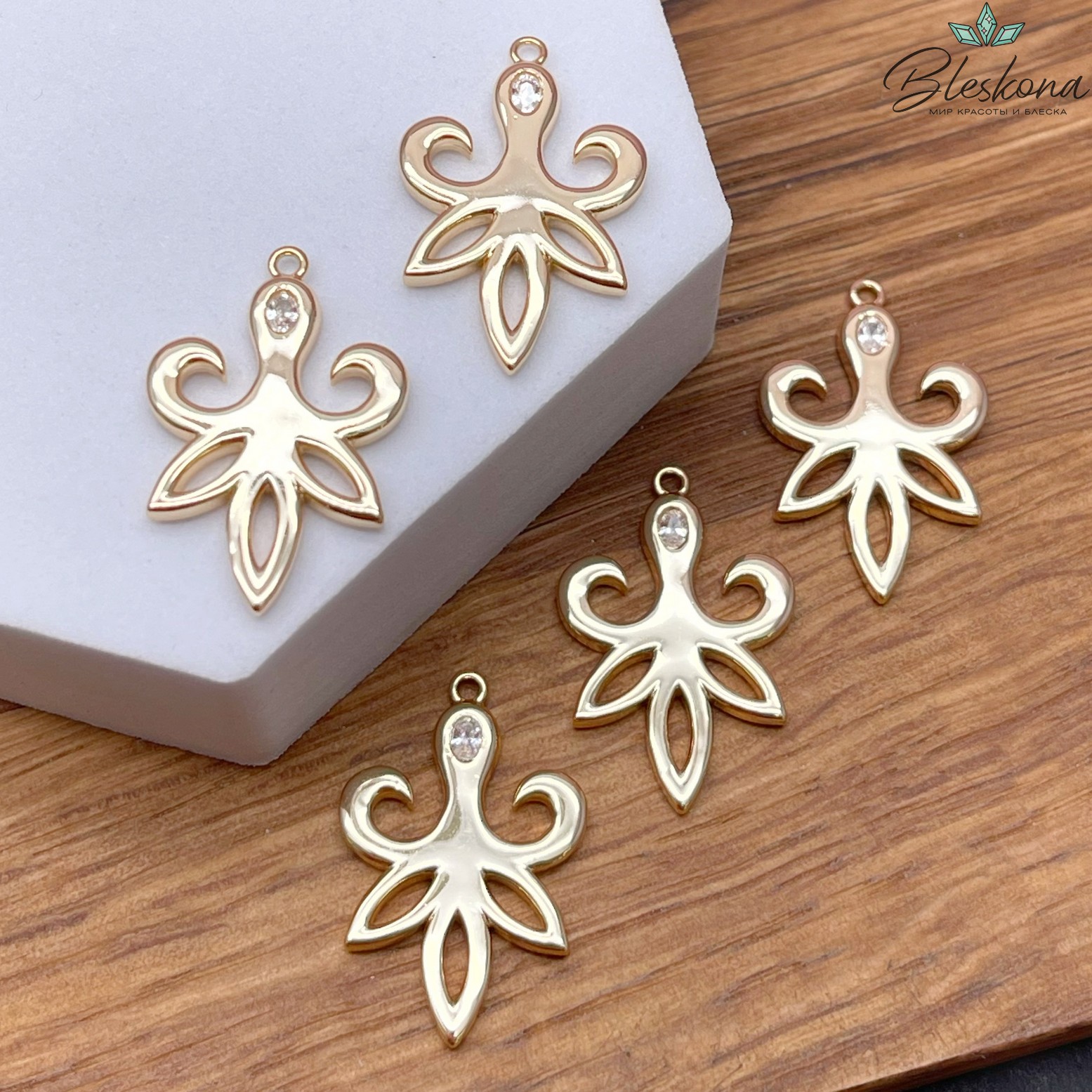 25,6*17 мм Цвет золото, Подвеска Этно №4 с цирконом 