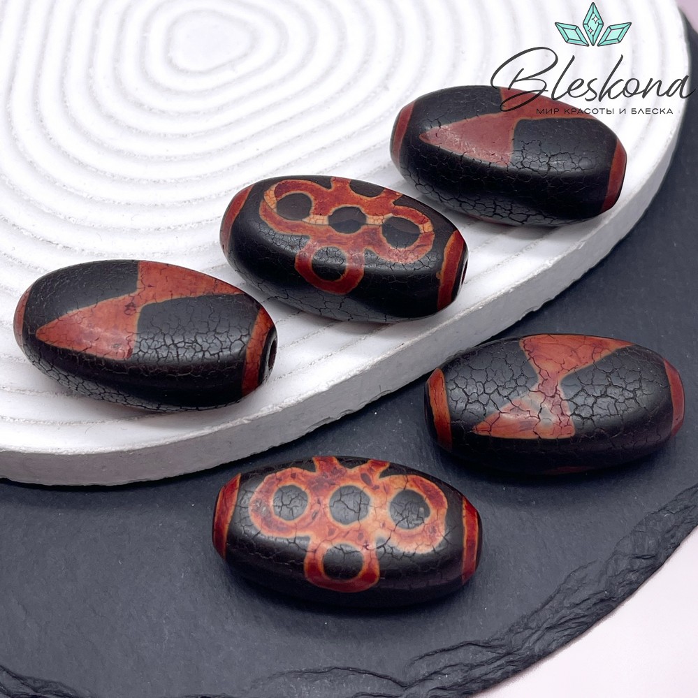 Бусина Дзи Молния и мистический узел черно-красная 39*20 мм