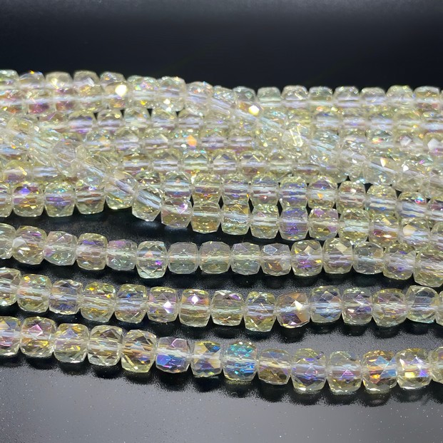 6.5 мм Стекло Lux, куб огранка, цвет песочный с переливом