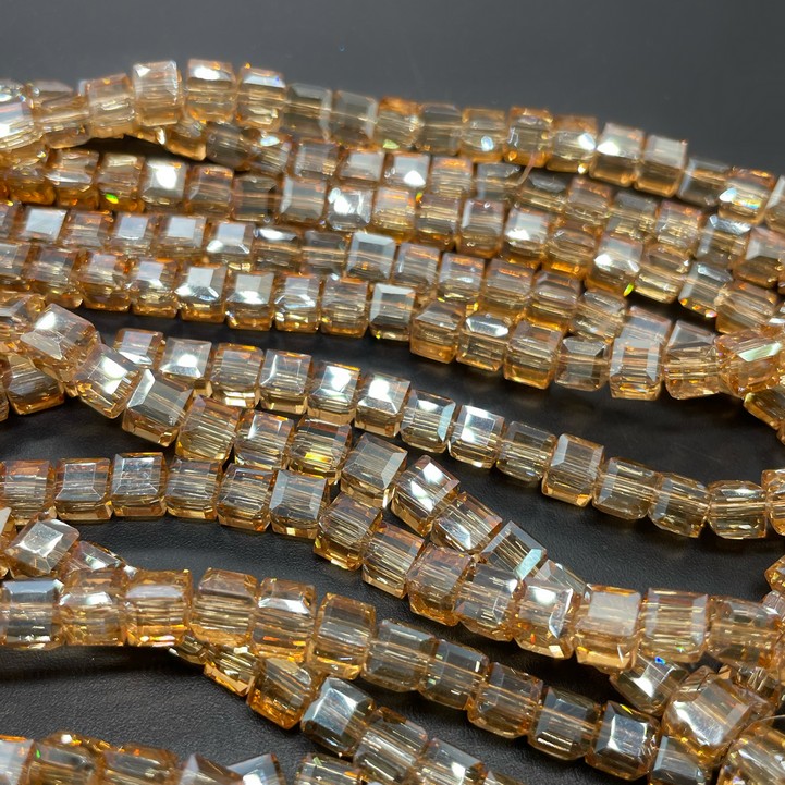 6 мм Стекло Lux, куб огранка, цвет персиковый с переливом