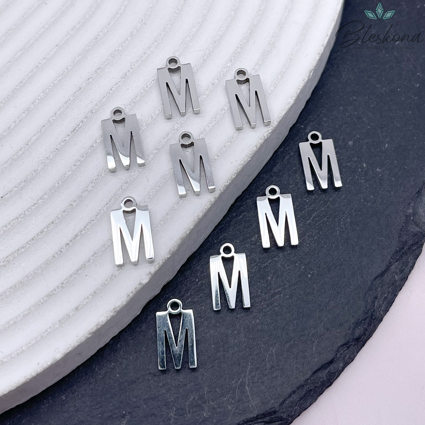 12 мм Цвет серебро, Буква M основа сталь 