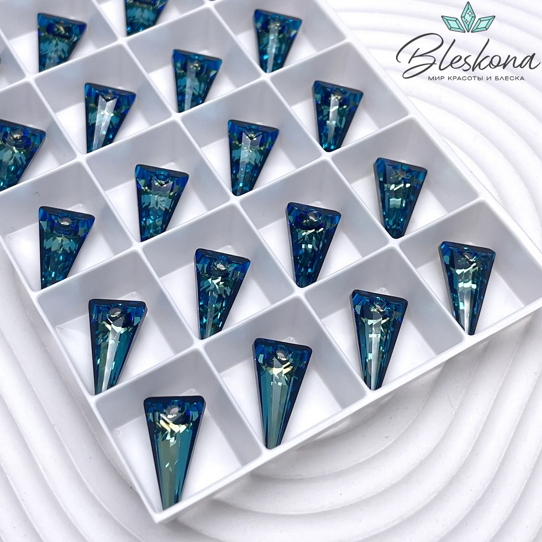 6480 Spike 18мм Crystal Bermuda Blue P