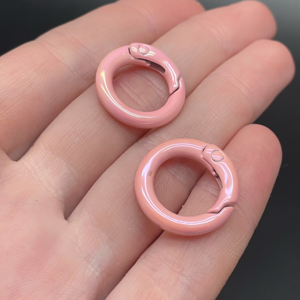 20мм , Замок круг бледно-розовая эмаль с переливом 