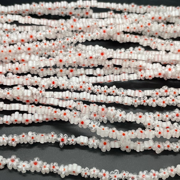 Муранское стекло белое цветок красный  4,5-5,5 мм