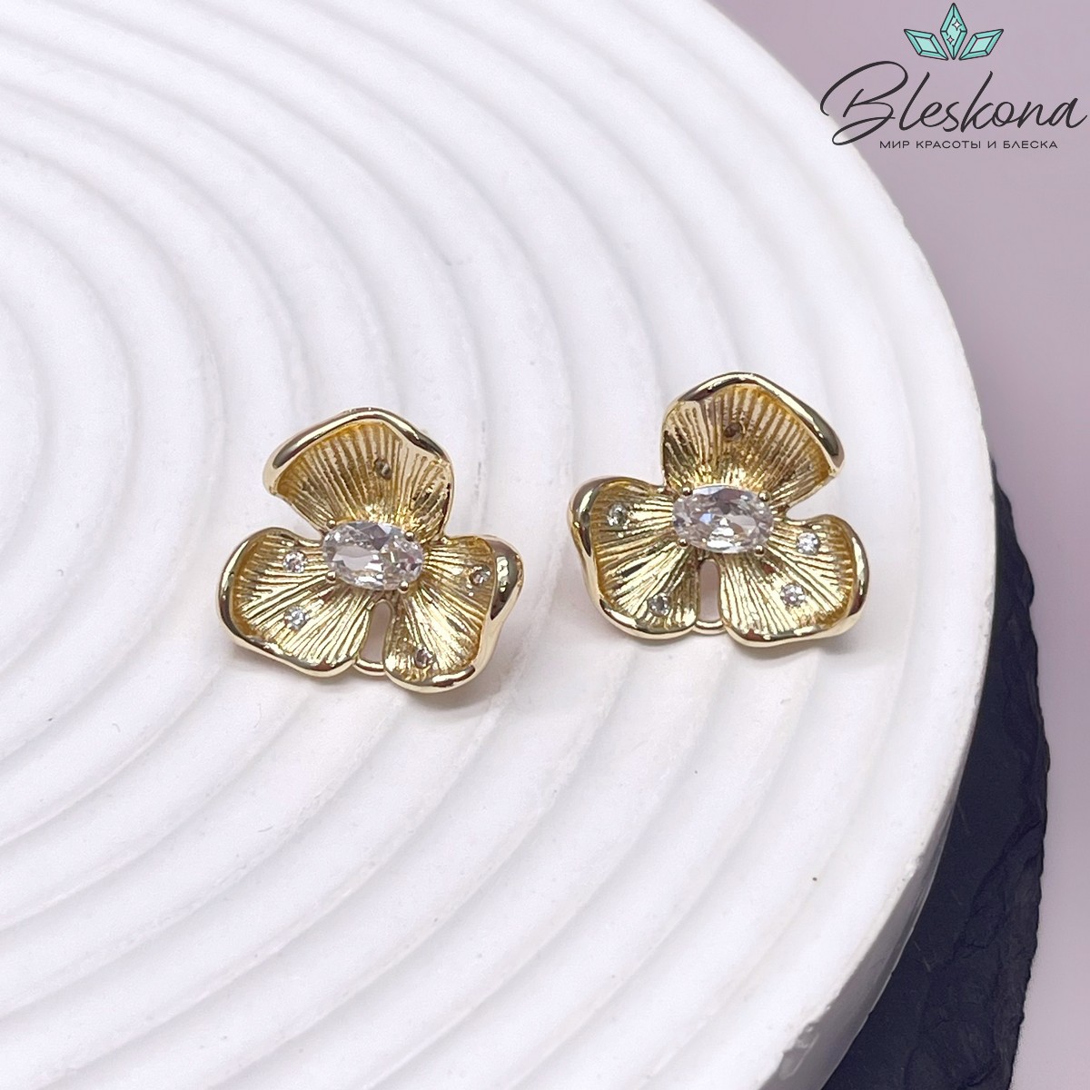 16*18 мм Цвет золото, Пусеты цветок цирконы 