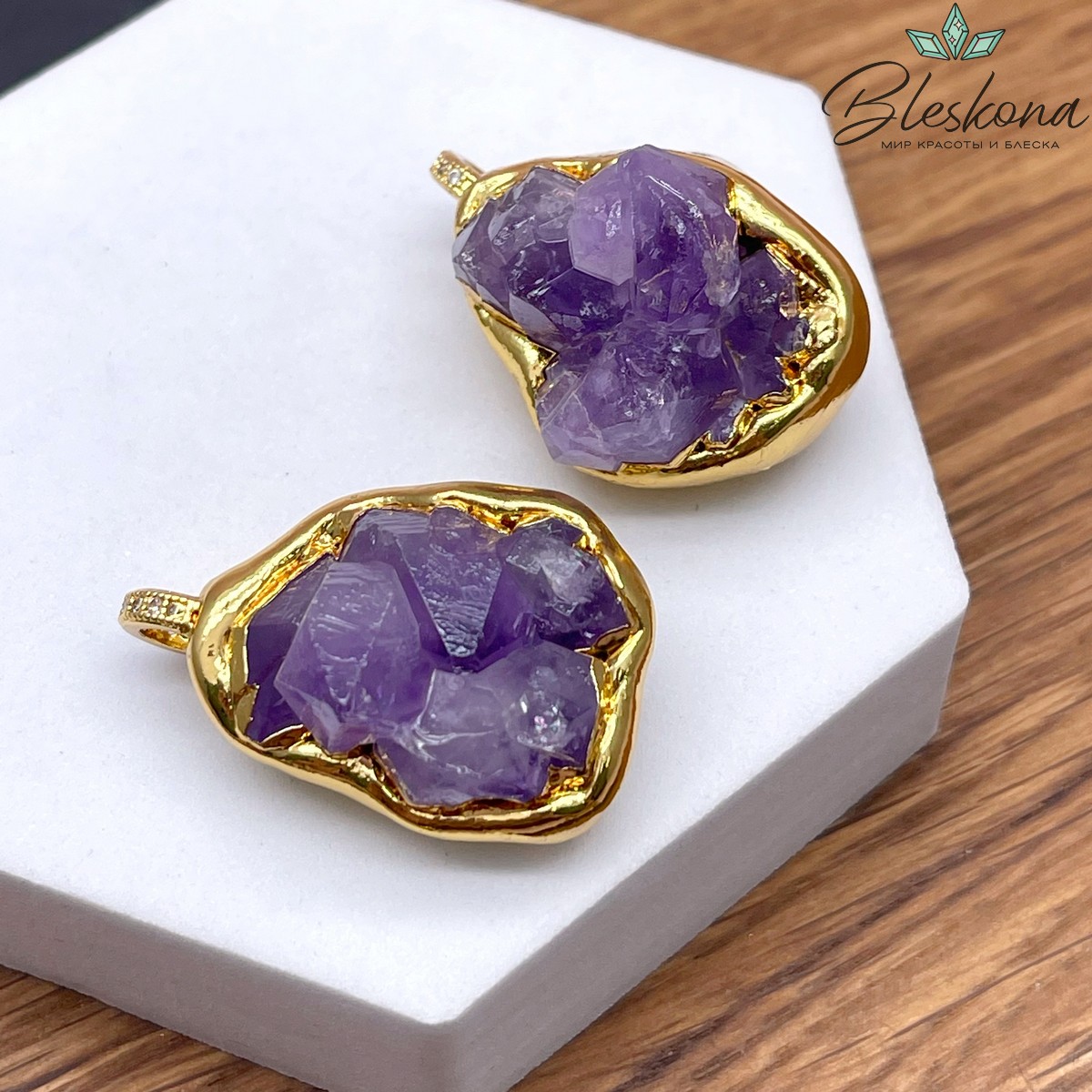 (27-28)*(34-35) мм, Цвет золото, Подвеска фриформ Друза Аметиста в обрамлении с цирконами