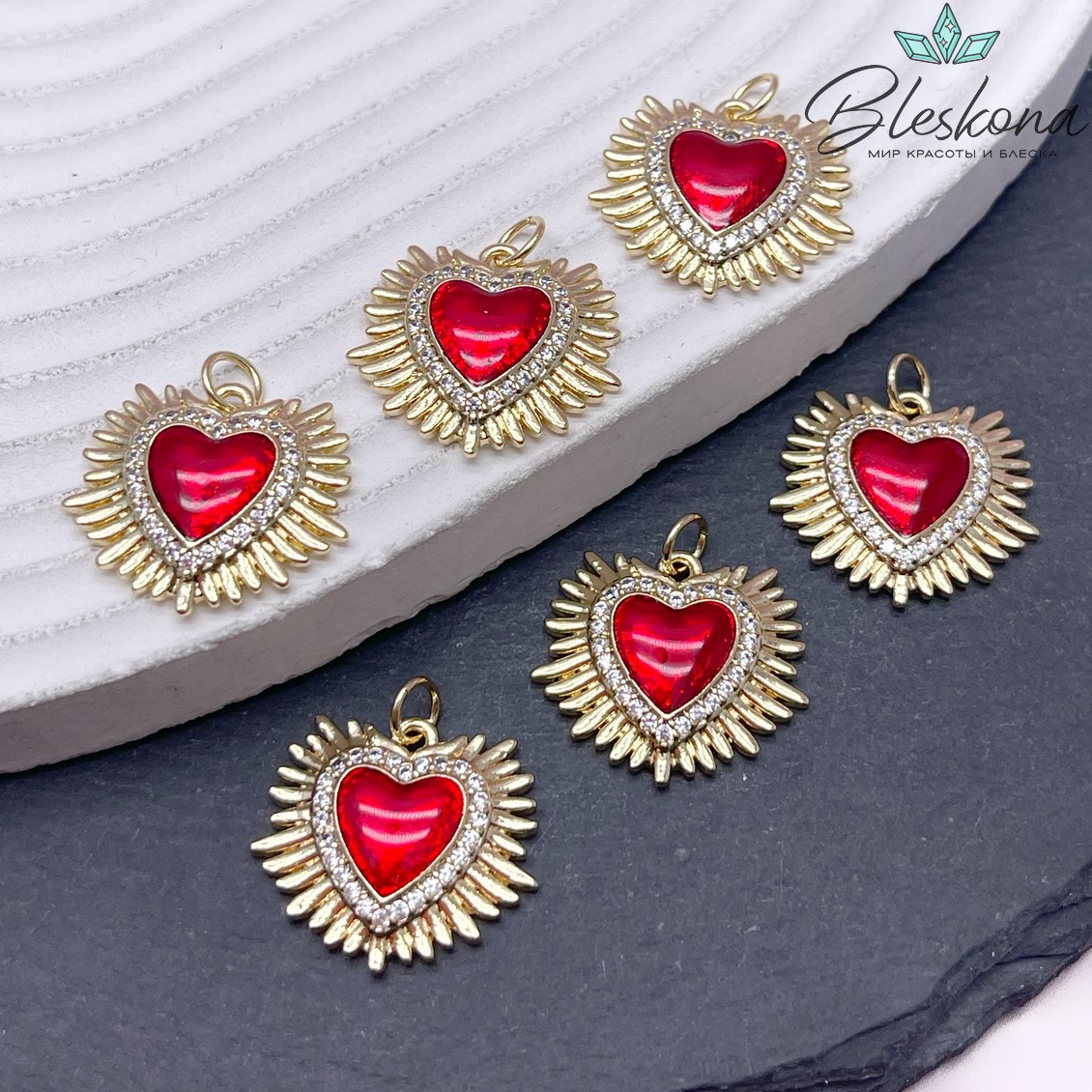 18*20 мм Цвет золото, Подвеска Сердце лучики красное с цирконами