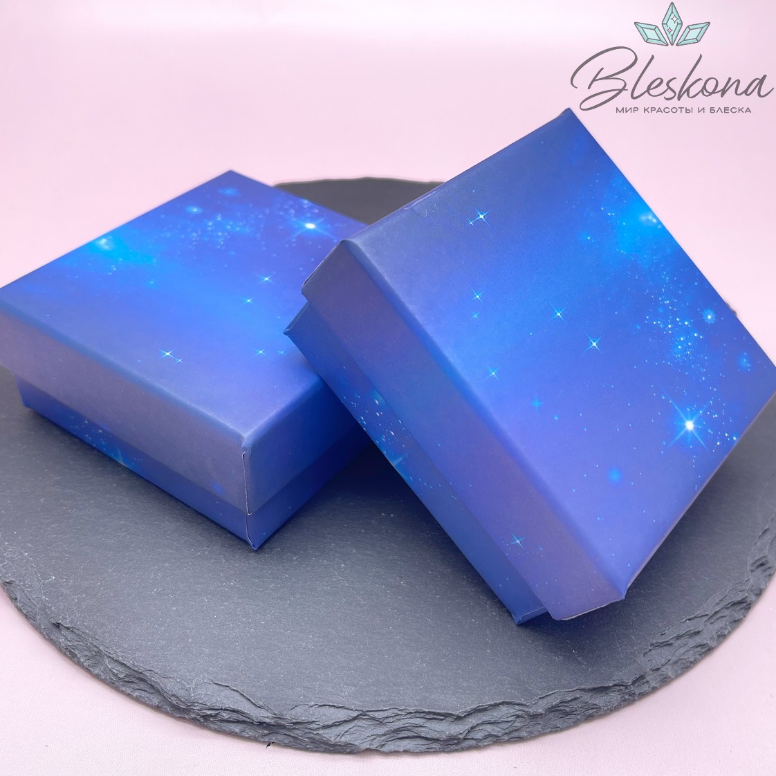 Коробка Синий космос черная подложка 7*7*3 см