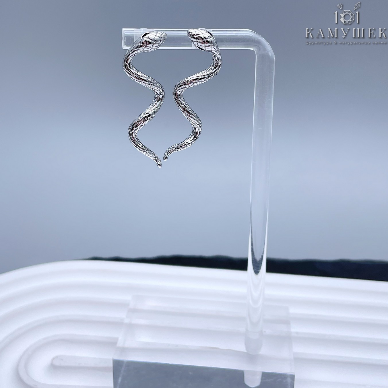 Пусеты змея фактурная черный циркон, цвет серебро 35,1*12 мм