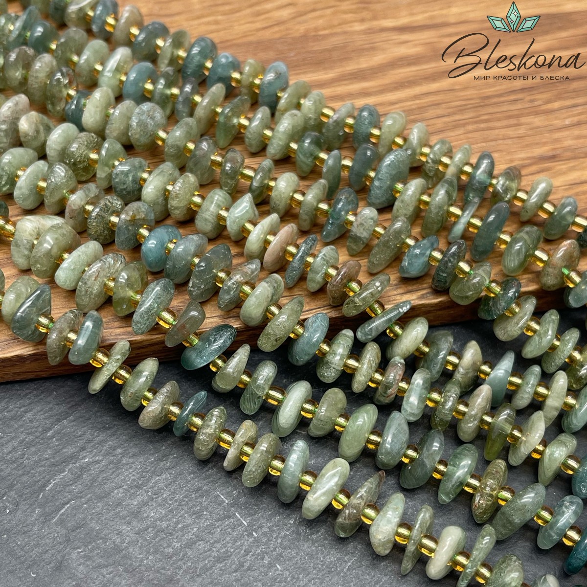 Апатит зеленый сколы шлифованные (2-4)*(7-10) мм