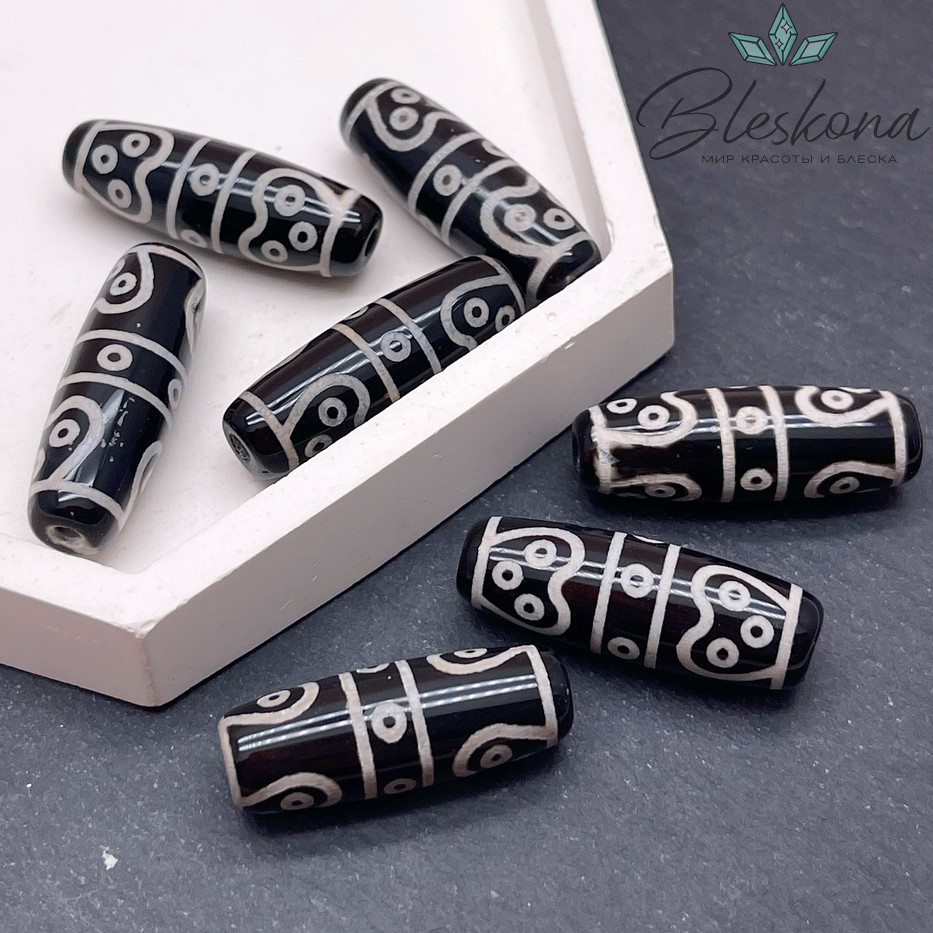Бусина Дзи 17 глаз и 4 сердца черно-белый бочонок 30*11 мм