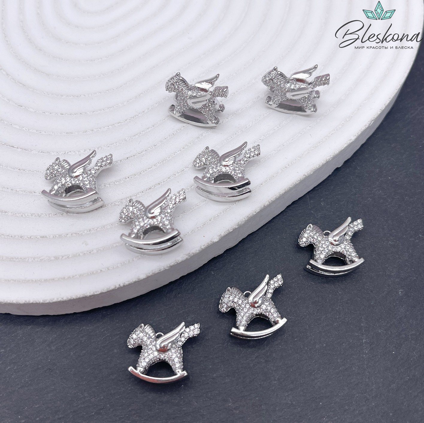 13*16 мм Цвет серебро, Подвеска Лошадка-качалка с крыльями и цирконами 