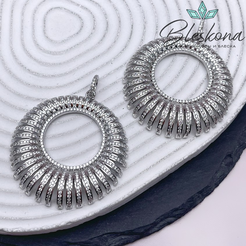 50*46 Цвет серебро, Подвеска круг лучики с цирконами и бейлом