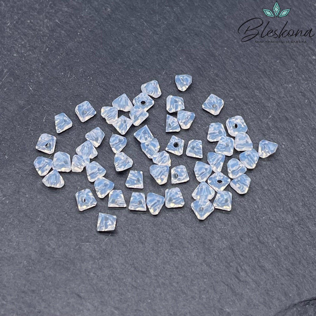 Чешское стекло №51 4,5мм треугольник