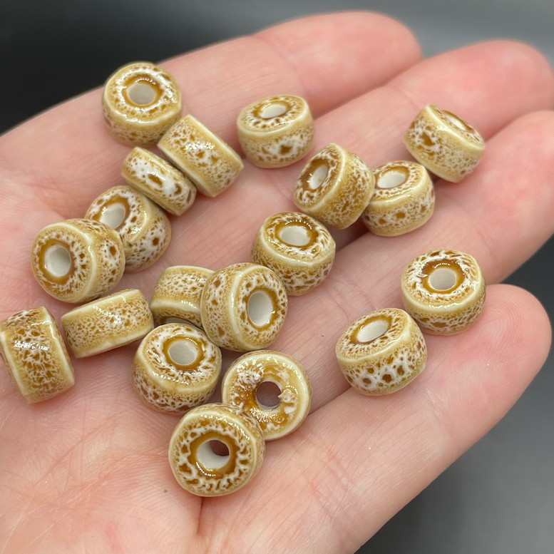 6,5*10 мм Бусина- разделитель, керамика цвет песочный  точки