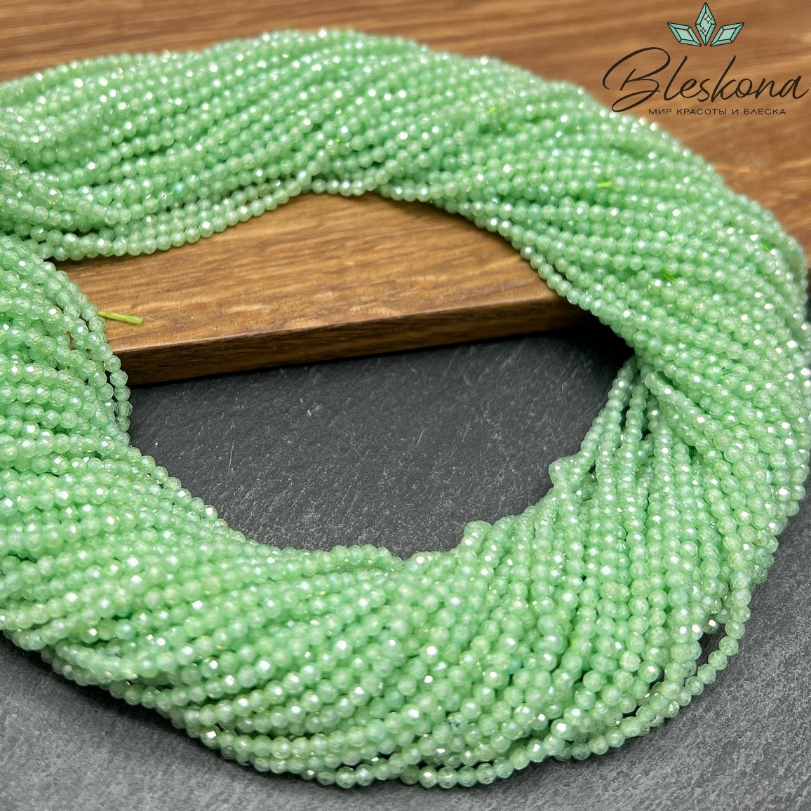 Циркон Glow светло-зеленый огранка 2 мм (кубический цирконий, фианит) 