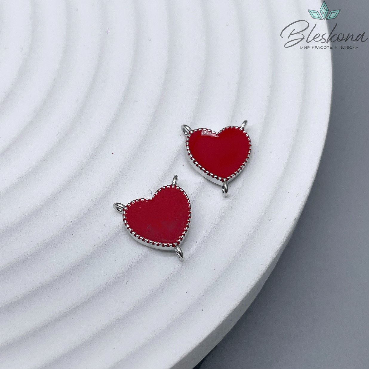 Коннектор сердце красная эмаль, цвет серебро 10,5*11,5мм 