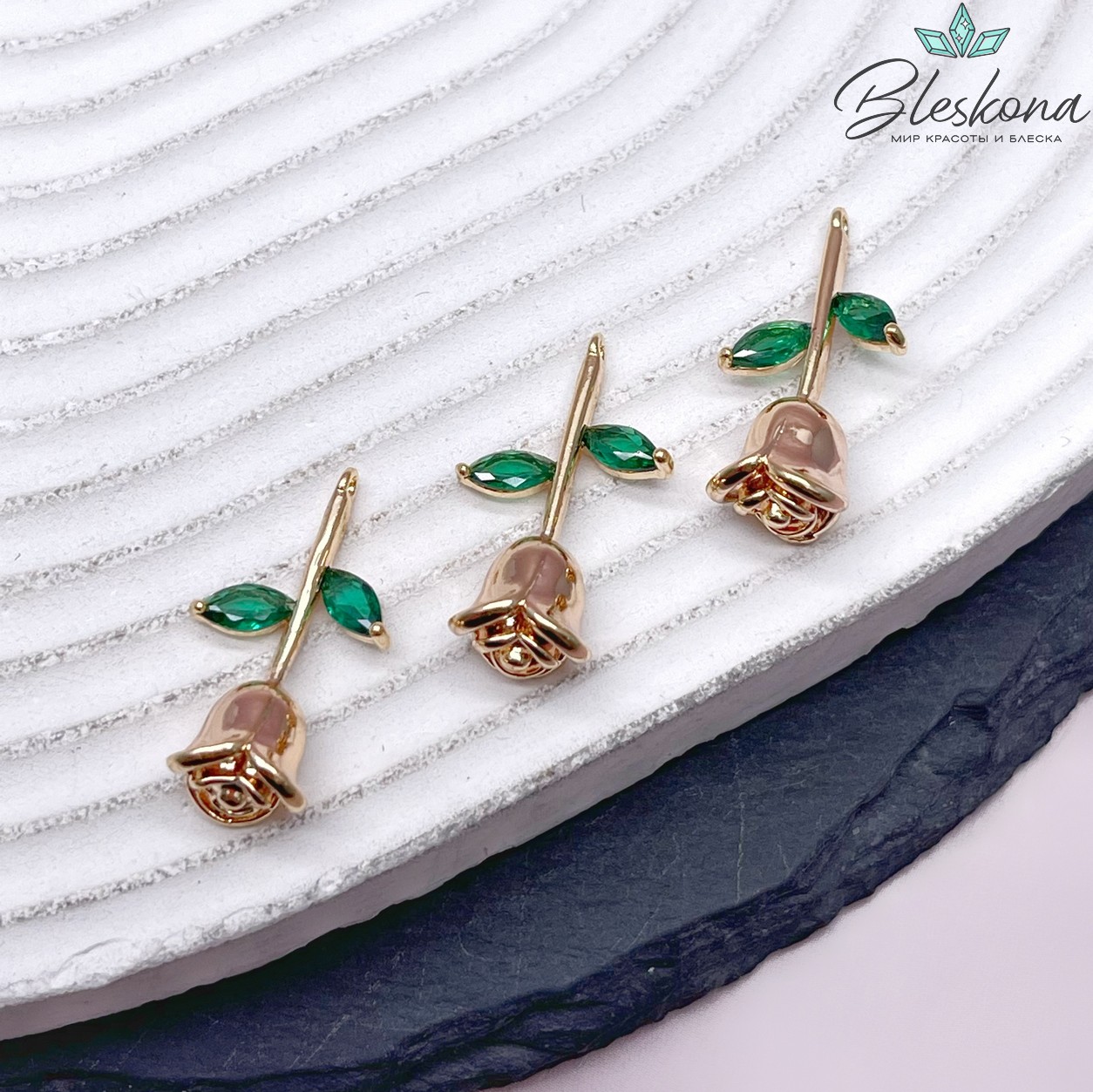 22,3*12,2 мм Цвет золото, Подвеска Роза зеленые цирконы