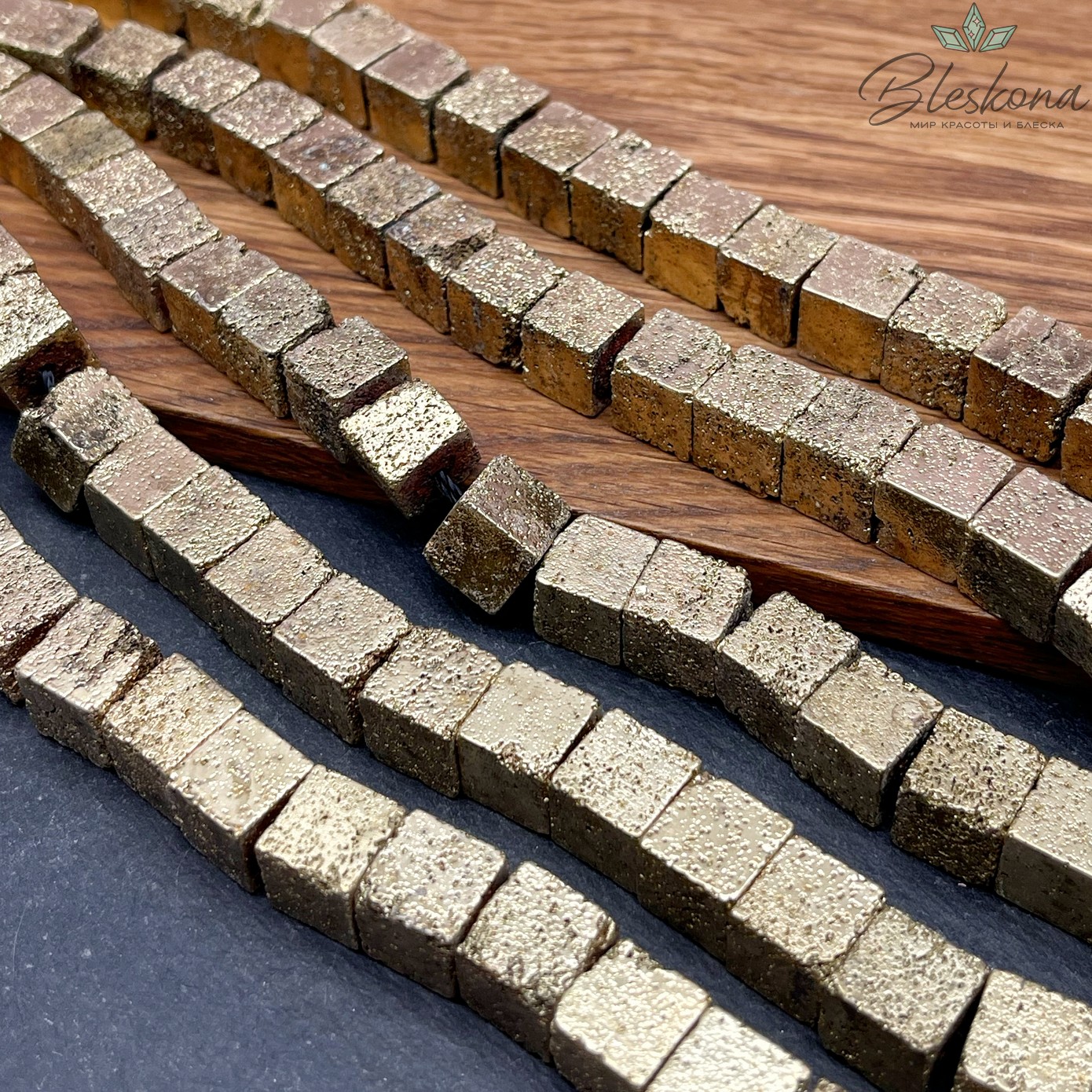 10 мм Гематин имитация, пористый, цвет темное золото, куб