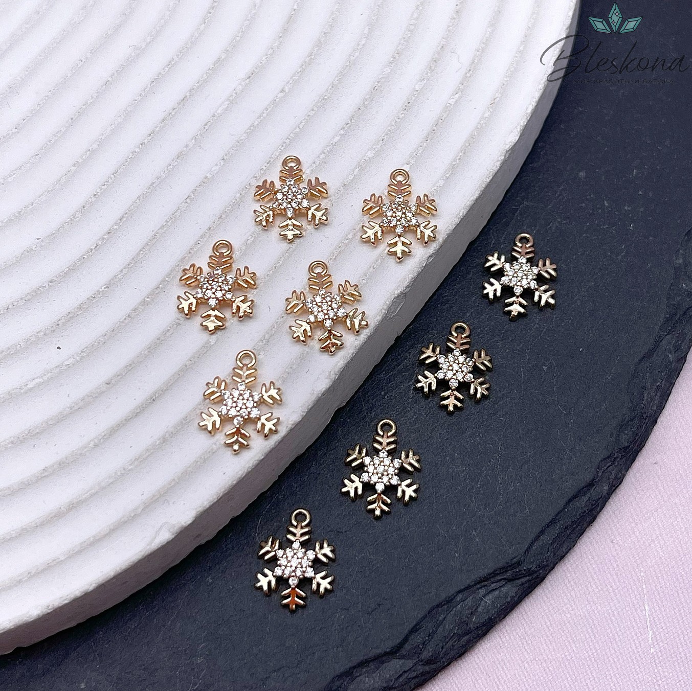 12*9 мм, Цвет золото, Подвеска Снежинка с цирконами