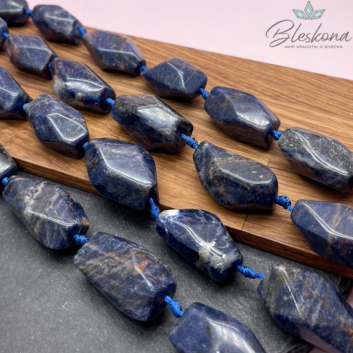 Содалит фриформ огранка (25-35)*(15-20) мм