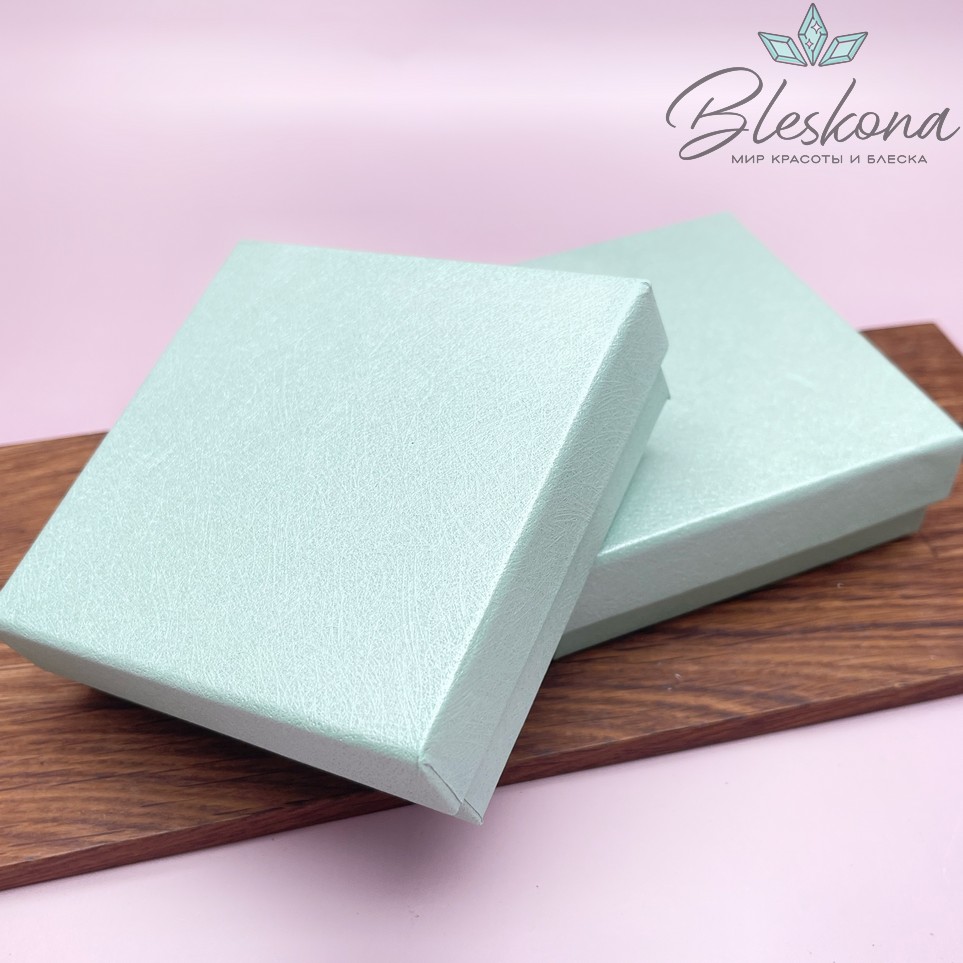 Коробка Светло-зеленая фактурная паутинка черная подложка 9*9*3 см