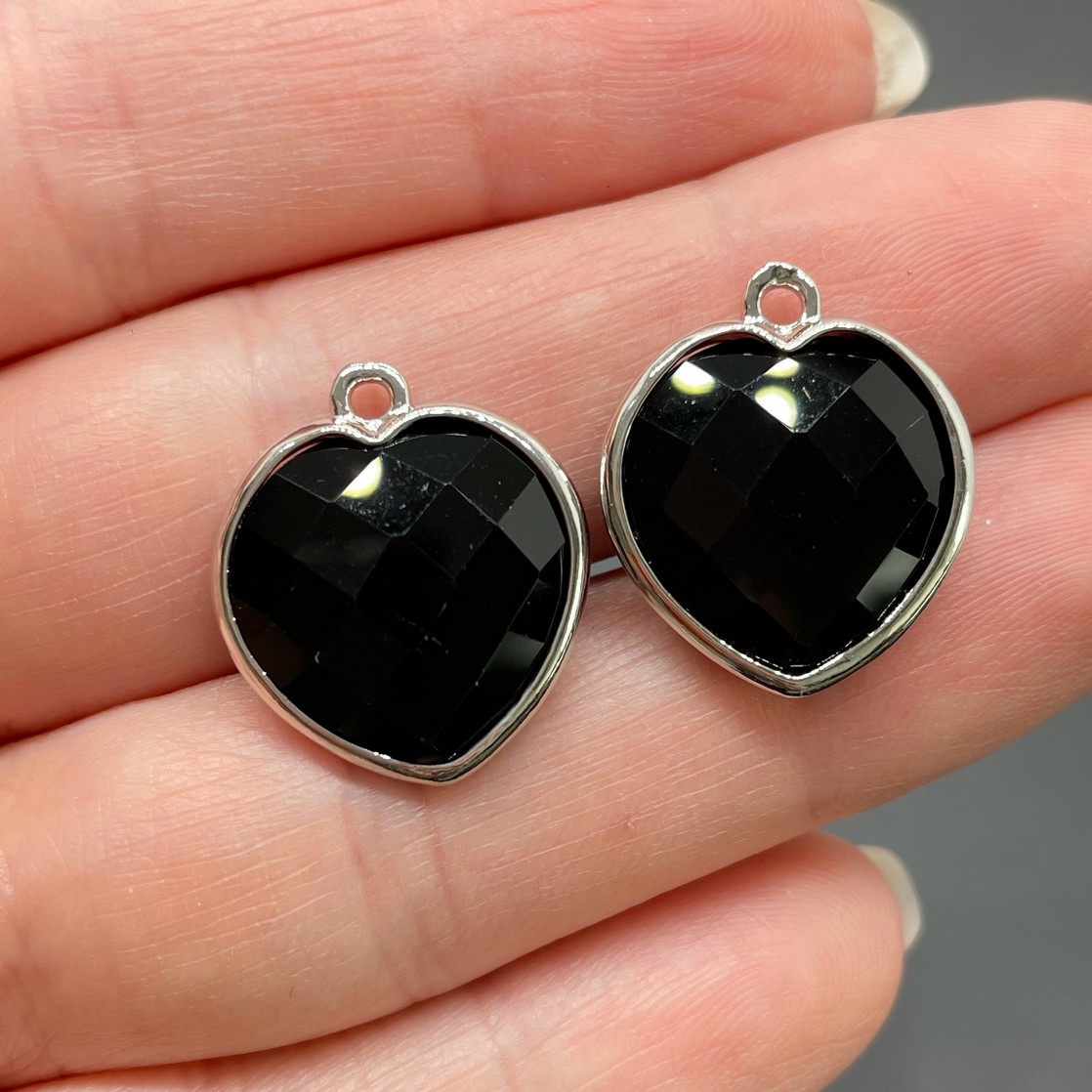 15 мм, Цвет серебро, Подвеска сердце черное огранка