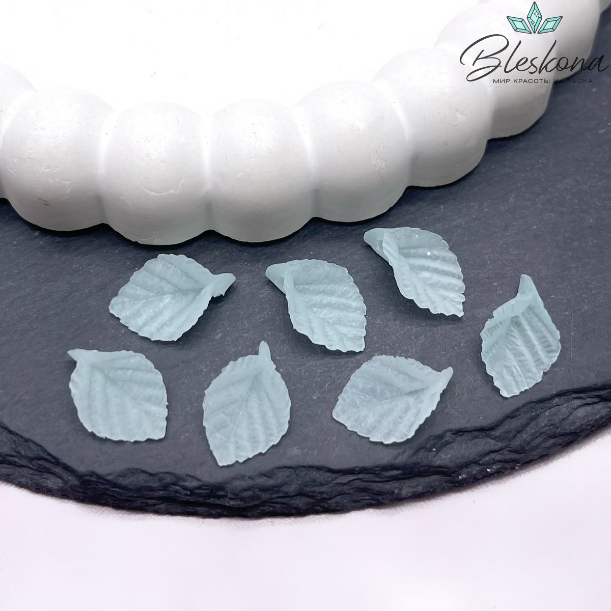 17*10 мм Подвеска листик смородины голубой 