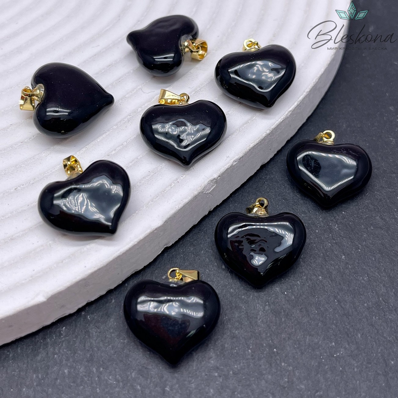 17 мм, Цвет золото, Подвеска сердце стекло черное