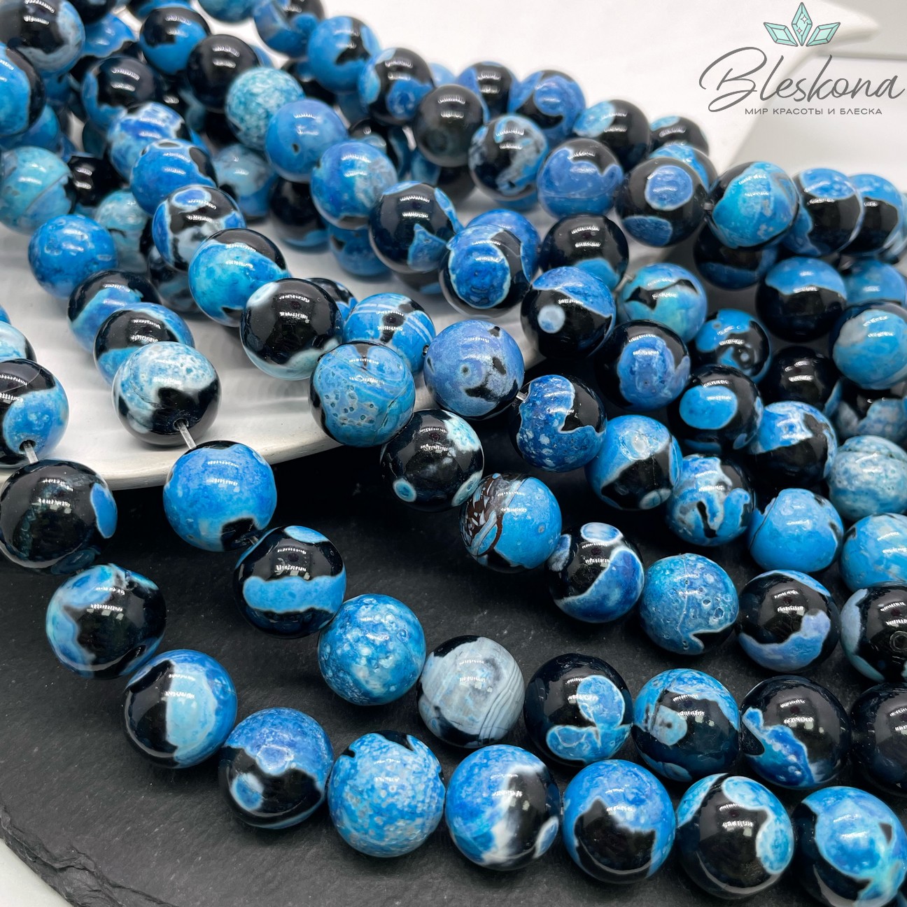 Агат черный голубые разводы (имитация) 14 мм