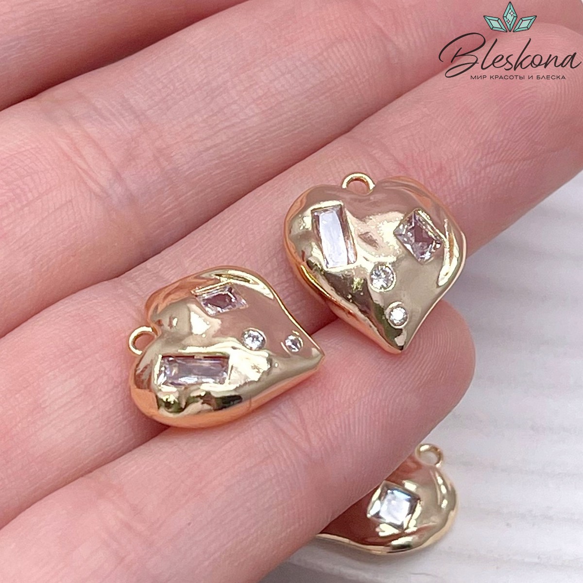 15*16мм,Подвеска Сердце c разными формами цирконов,Цвет золото 
