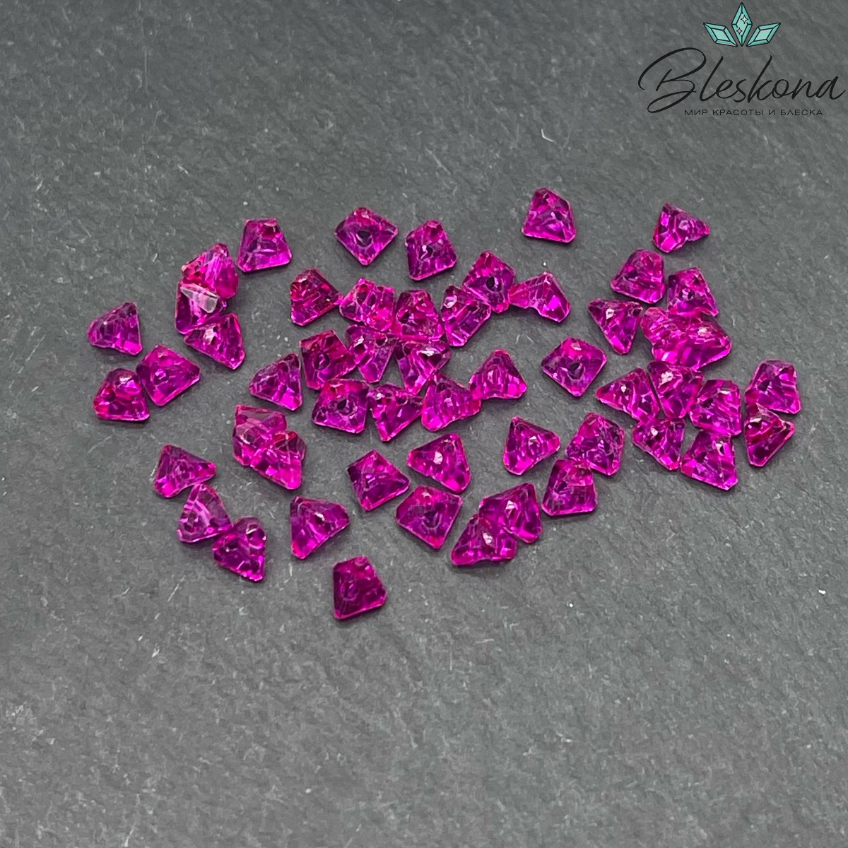 Чешское стекло №25 4,5мм треугольник