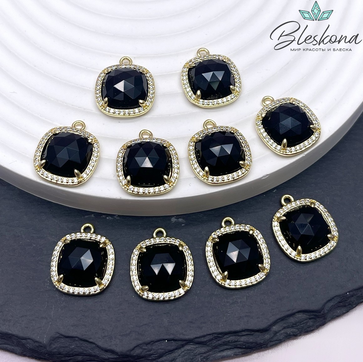 14мм, цвет золото ,Подвеска квадрат Агат черный в обрамлении цирконы