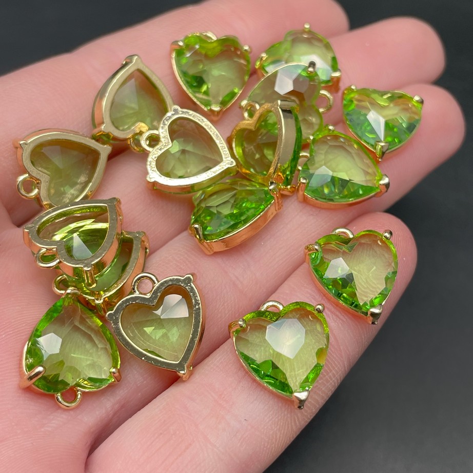 12 мм, Цвет золото, Подвеска сердце стекло светло-зеленое цапы