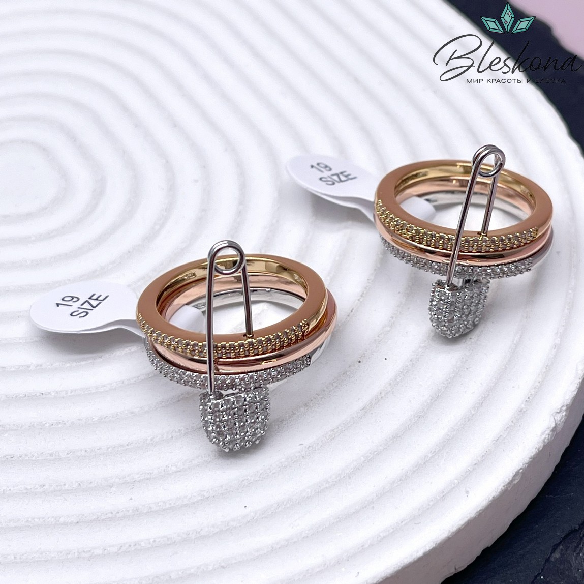 19 мм Цвет биколор, Кольцо размерное тройное с булавкой цирконы 