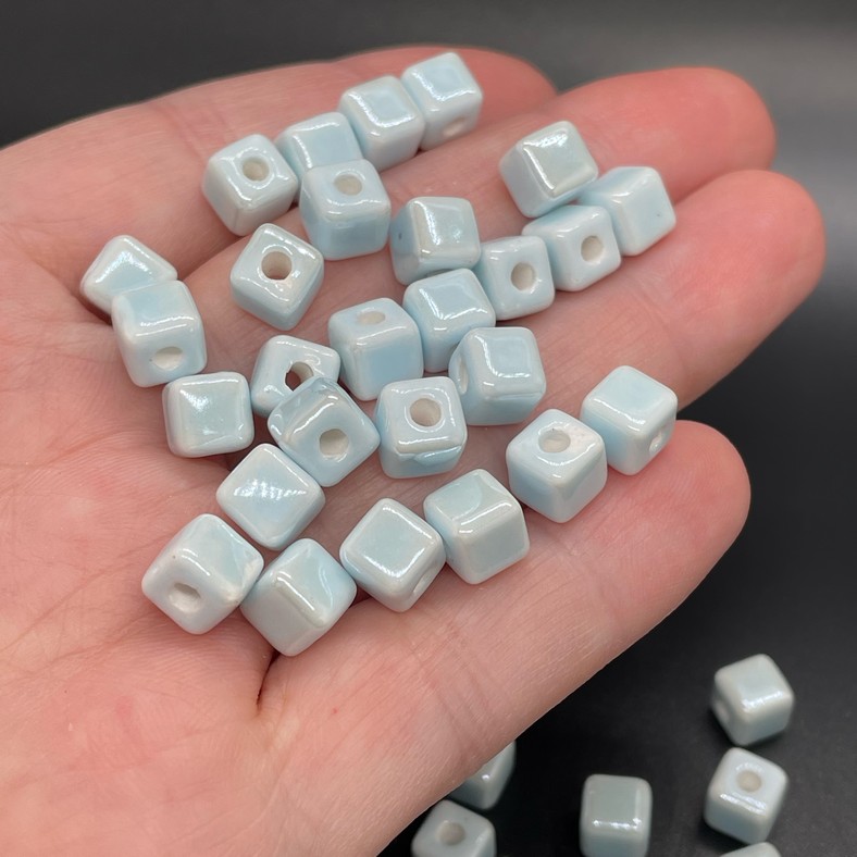 6 мм Бусина куб, керамика цвет голубой