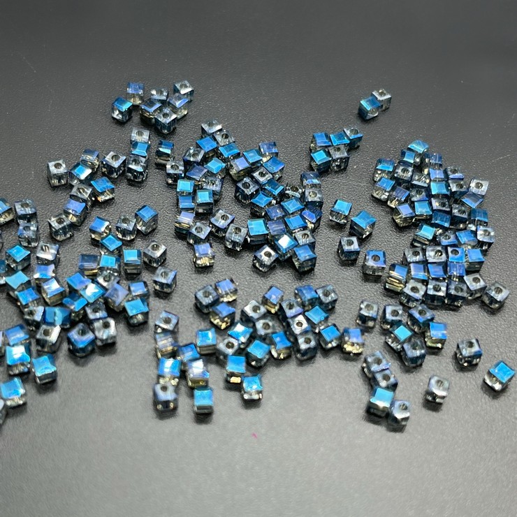 Чешское стекло №132 цвет №81 2 мм