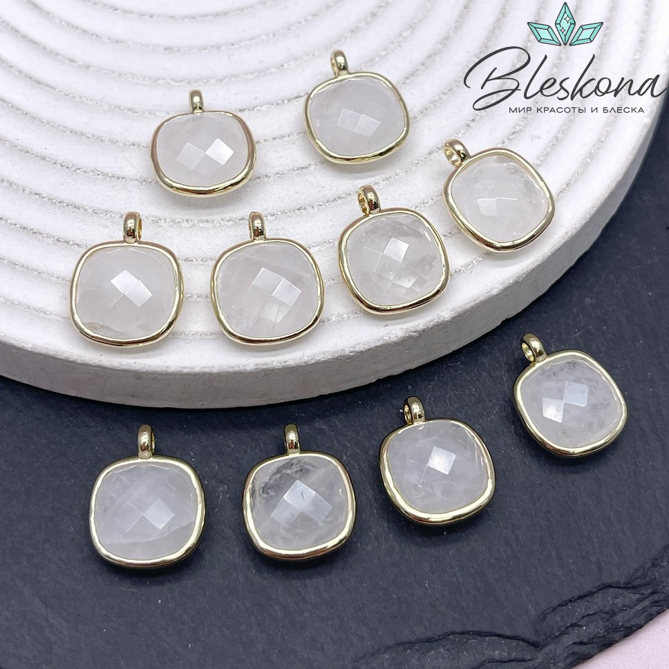 13мм, цвет золото ,Подвеска квадрат Горный хрусталь в обрамлении 