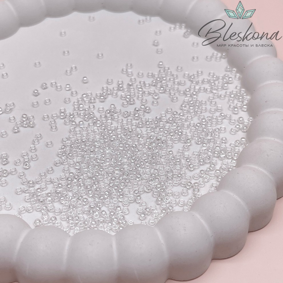 Бисер TOHO round 11/0 цвет №101 (оттенок белого)