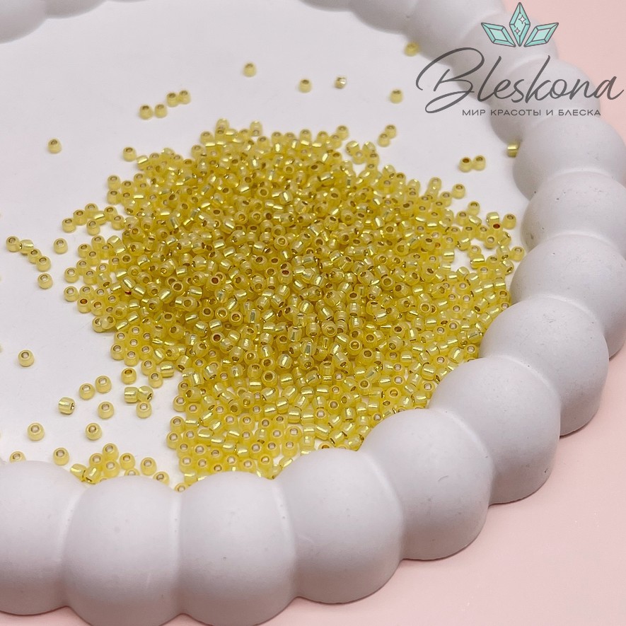 Бисер TOHO round 11/0 цвет №2109 (оттенок желтого)