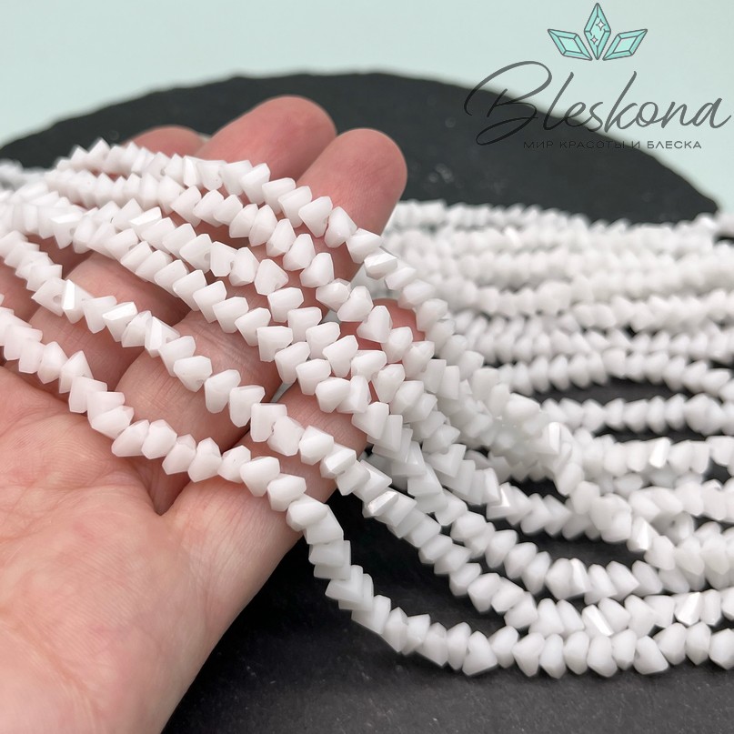 Чешское стекло №50 6мм треугольник