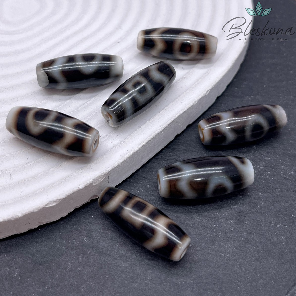 Бусина Дзи Небо, Земля, Волна бело-черный бочонок 28*12 мм