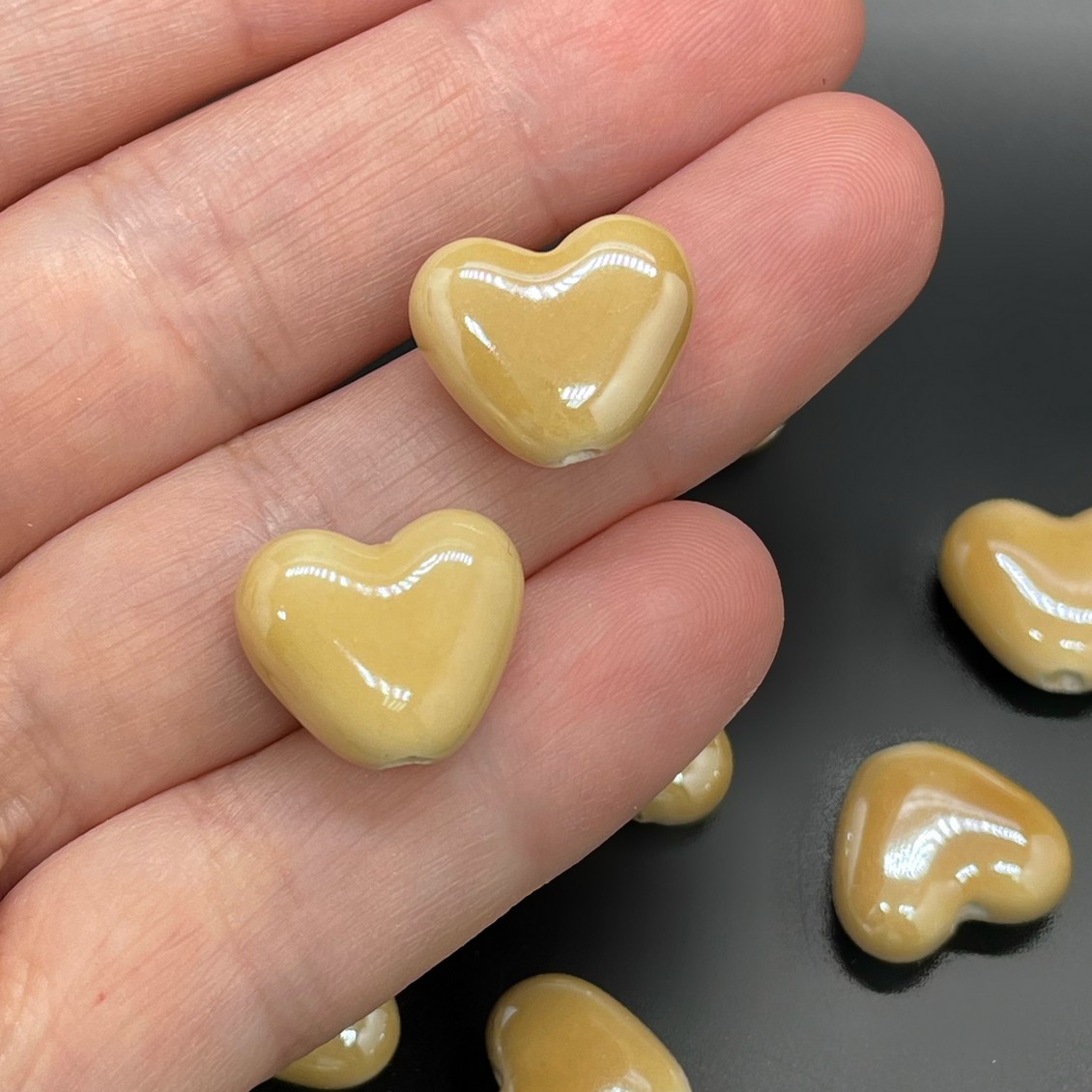 12,9*15 мм Бусина сердце плоское, керамика цвет светло-коричневый 