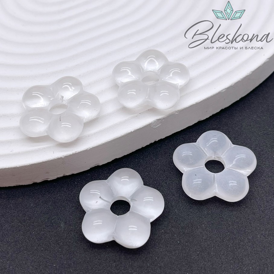 24 мм  Подвеска цветок белый