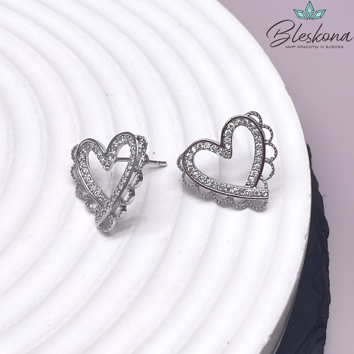 15*16 мм Цвет серебро, Пусеты сердце цирконы