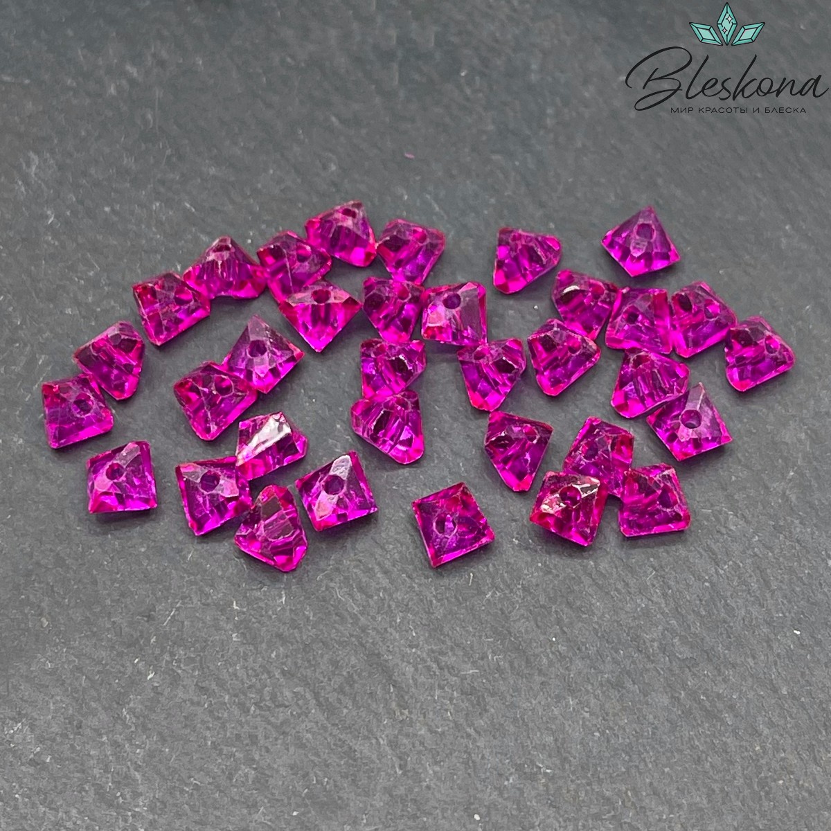 Чешское стекло №25 6мм треугольник